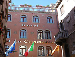 Hotel A La Commedia