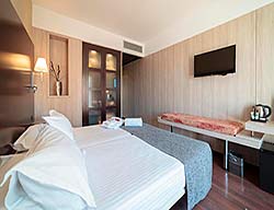 Hotel Ac Salymar
