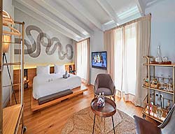 Hotel Puro
