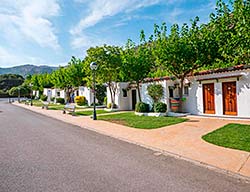 Apartamentos Cala Montjoi