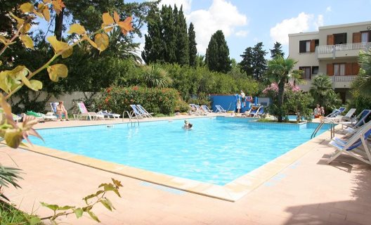 Viaje Cerdeña Residenza Gli Eucalipti Viaje Cerdeña Residenza Gli Eucalipti%>